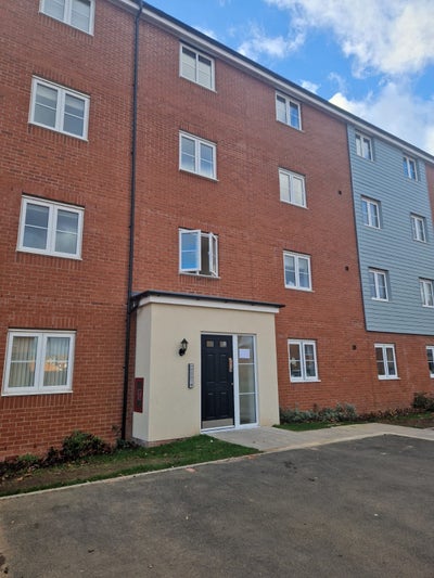 To Let – 2-Bedroom Furnished Flat – &pound;1,000 PCM Main Photo