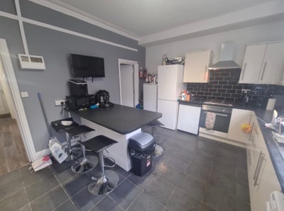 6 Bed Student House, Ashville View, Hyde Park Main Photo