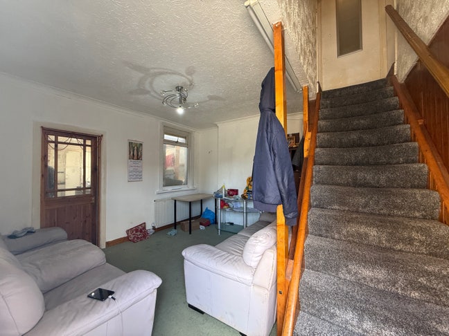 3 Bedroom+Living RM+Garden@ Plaistow Main Photo