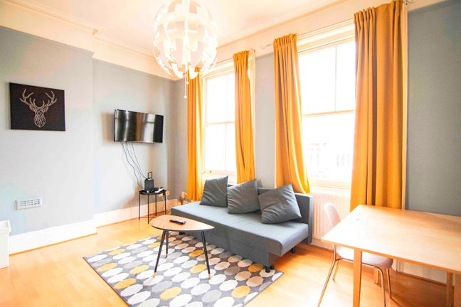 Bright 1 bed flat Holland Park from 22nd May Main Photo