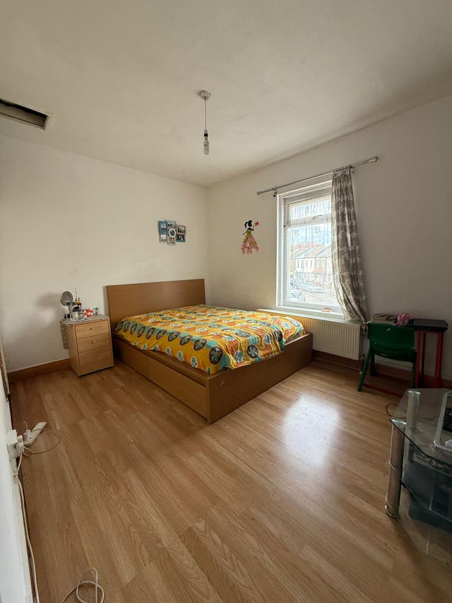 3 Bedroom+Living RM+Garden@ Plaistow Main Photo