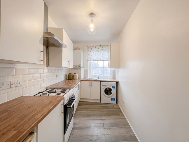 This beautiful one bedroom in Deptford Broadway SE Main Photo