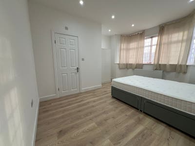 IG3 - Cambridge Rd, All Bills Included, Ensuite Main Photo