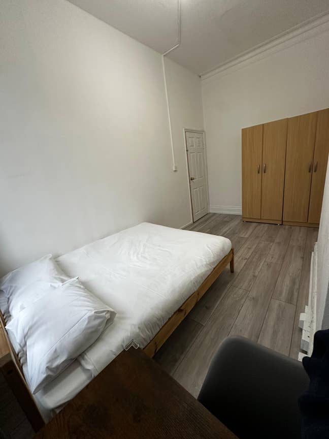 Bright Furnished in Kilburn High Road Bills Inclu  Main Photo