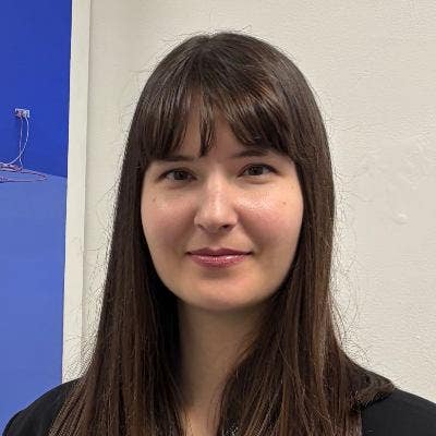 Female professional looking for a double room Main Photo