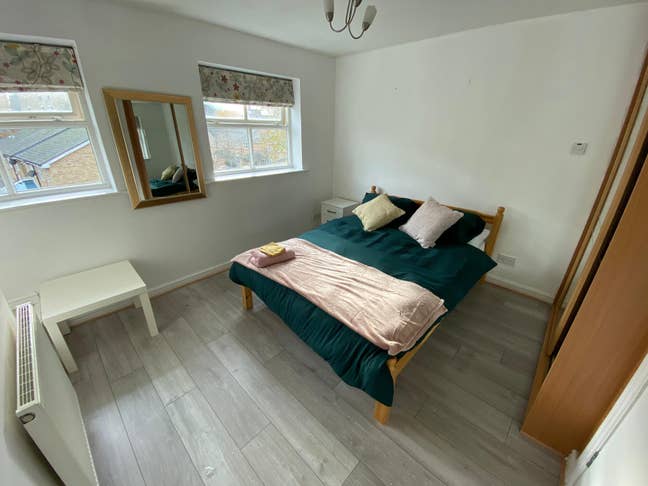 Spacious double room in Westferry Main Photo