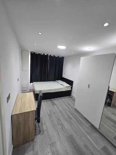 Room for rent in a Family house. Main Photo