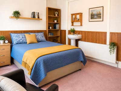 Spacious Double Room - Surrey Quays Main Photo