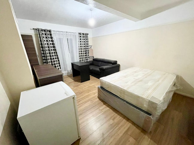 Huge  Double Room in New Eltham  Main Photo