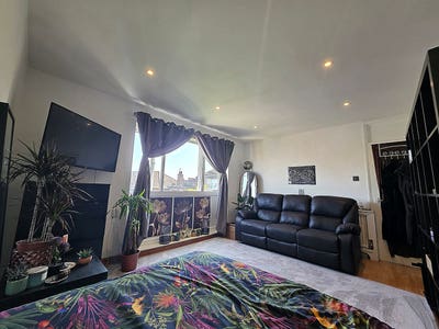 Modern Furnished Studio/1 Bed @ Queensbury Station Main Photo