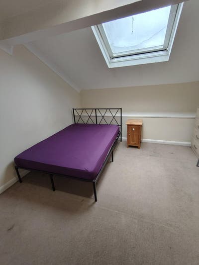 Lovely Double Bedroom @ Stratford-Bills Included Main Photo