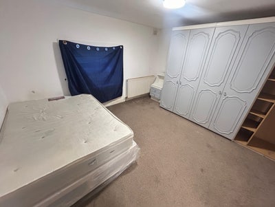 Modern 1 Bedroom Flat Located Near Westfield E15 Main Photo
