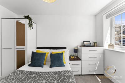 Comfy Ensuite Room in Leaf Avenue PE7 Main Photo