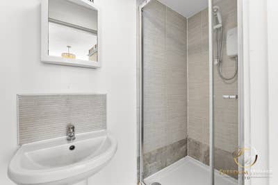 Comfy Ensuite Room in Leaf Avenue PE7 Main Photo