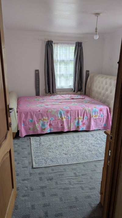 Nice Double Room Available Main Photo