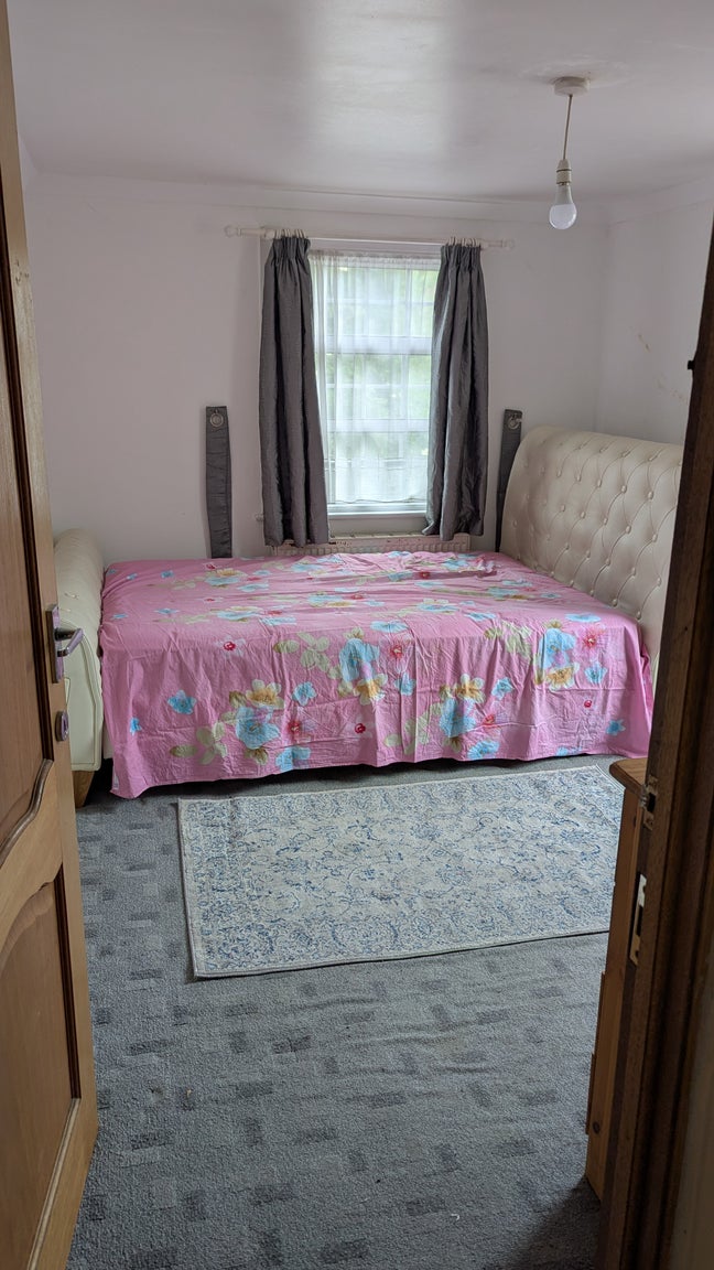 Nice Double Room Available Main Photo