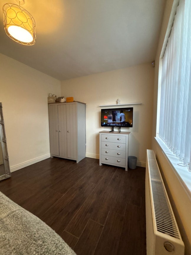 Bedroom Modern clean  Sheldon B26 Bham B92 BHX NEC Main Photo