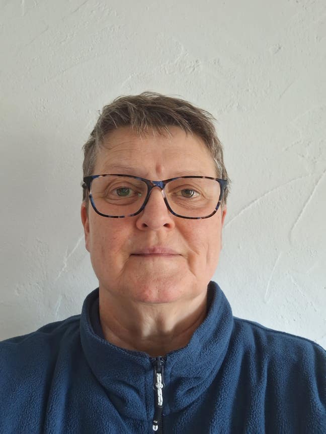 I am a professional female  aged 61 looking f... Main Photo
