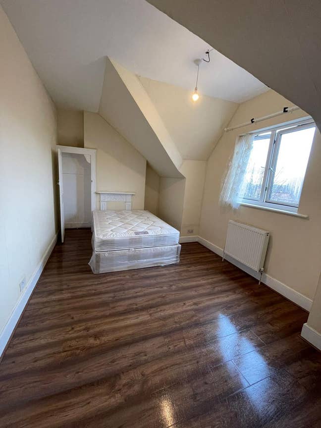 2 Furnished Bedrooms near Station-Bills Included Main Photo