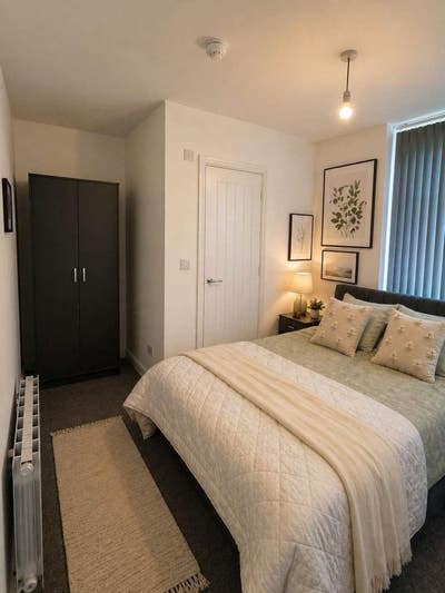 En-Suite Room is available for rent in  - OL9 0HX Main Photo