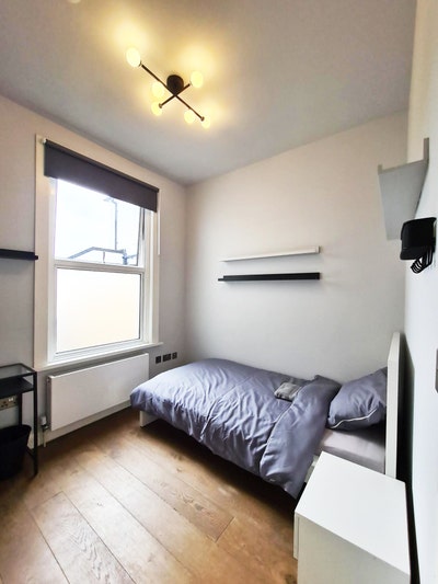 🏠 Single Single Bed Bedroom in Prime Hammersmith Main Photo