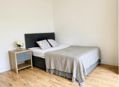 Multiple rooms available to rent in DN4. Main Photo