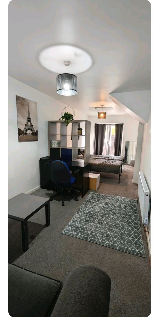 Room available near NMGH Main Photo