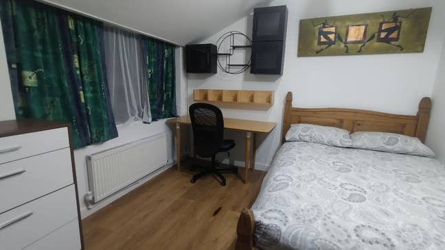 Self contained studio flat for student near to Uni Main Photo