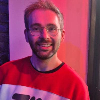 Male professional looking for house/flat share Main Photo