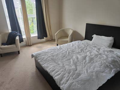 Large Double room with (mostly) own bathroom Main Photo