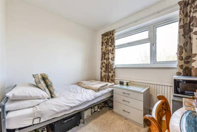 Bedroom in Detached House Close to Chi Town,Fridge Main Photo