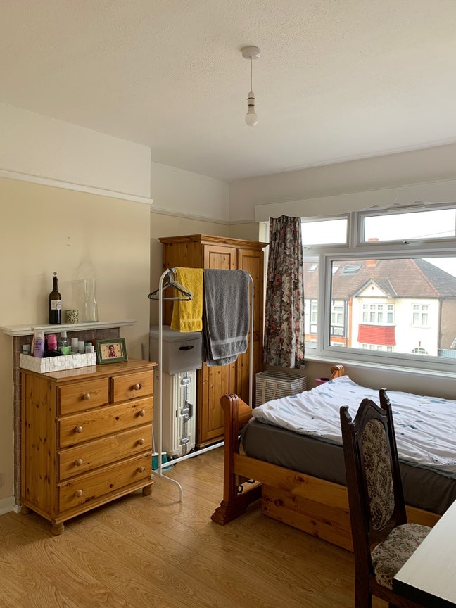 Large room in a quiet residential lewisham area  Main Photo
