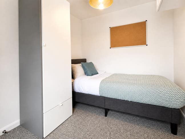 Modern Room Opposite Beautiful Park 🌳 Main Photo