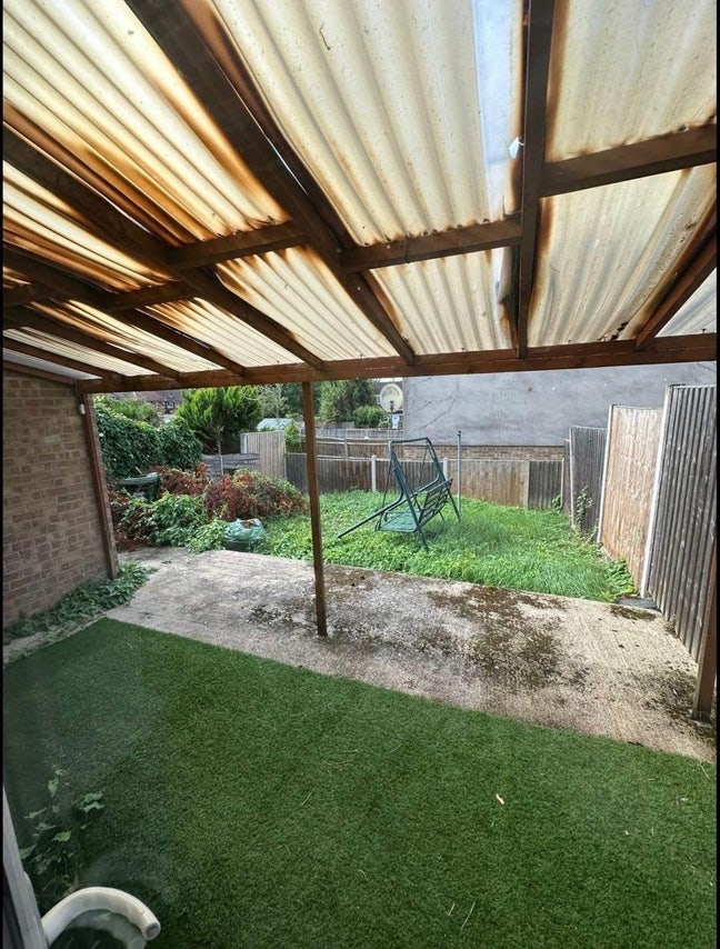 Couple or professional needed for king size room Main Photo