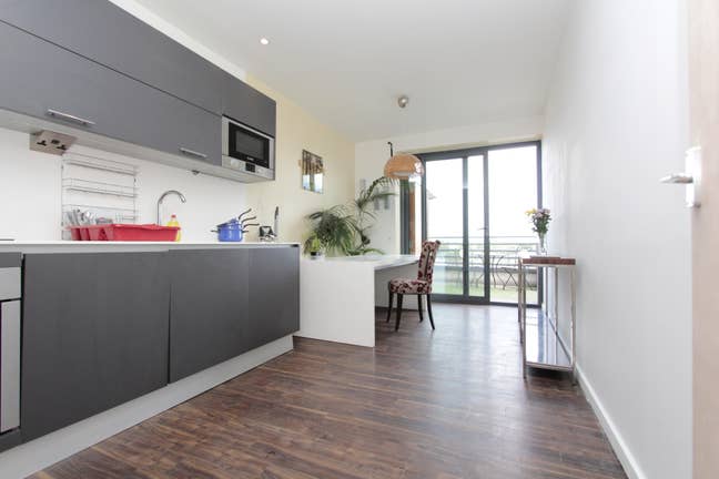 Last Room! Modern Flat with Rooftop-Top Location! Main Photo