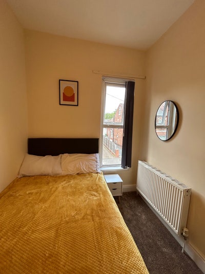 Stylish Furnished Room in WS1 - UC Welcome🏡  Main Photo