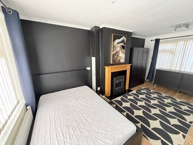 Rooms available in a quiet area Main Photo
