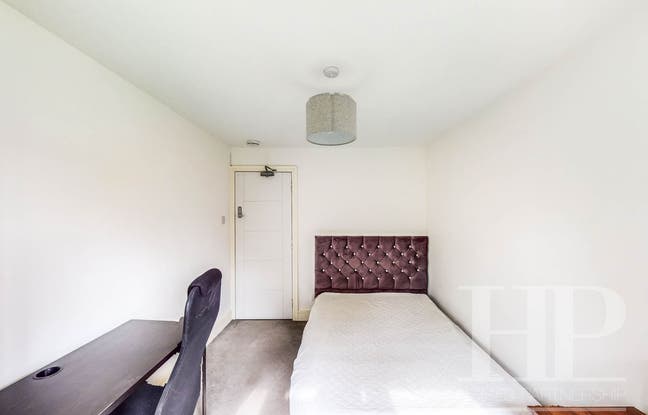 1 Bedroom House Share, Brighton Road, Southgate, R Main Photo