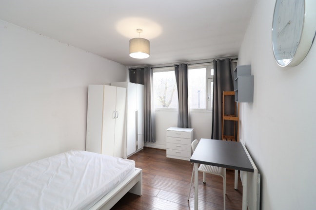 Stunning Rooms - Canary Wharf E14 - Available Now! Main Photo