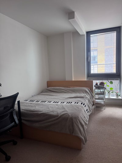 Ready to move in Double Room next Train station.  Main Photo