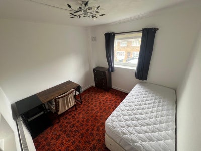 Nice double room for single occupancy.  One tenant Main Photo