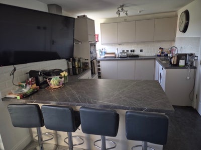 Flatmate required in 4-bedroom flat Main Photo