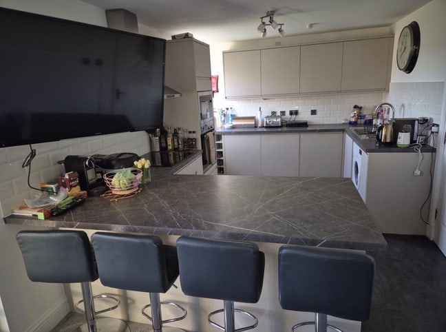 Flatmate required in 4-bedroom flat Main Photo