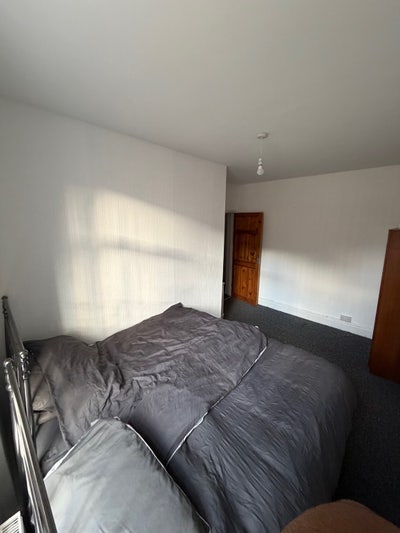 1 double bedroom available & 1 single  Main Photo