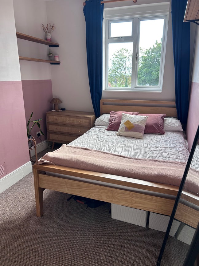Bright Double Room Available  Main Photo