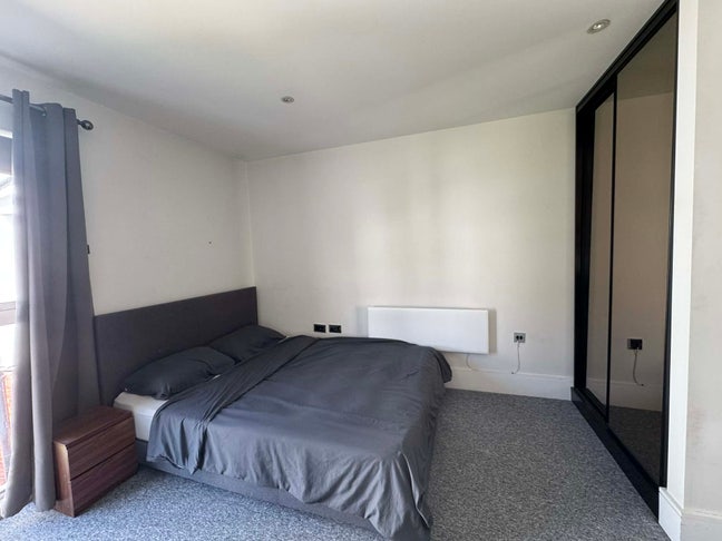 Spacious 2 bed | Own bathroom | Clapham North Main Photo