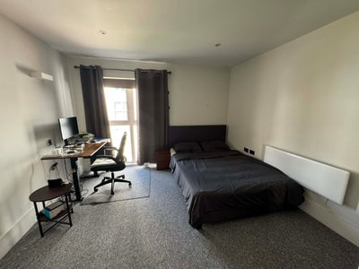 Spacious 2 bed | Own bathroom | Clapham North Main Photo