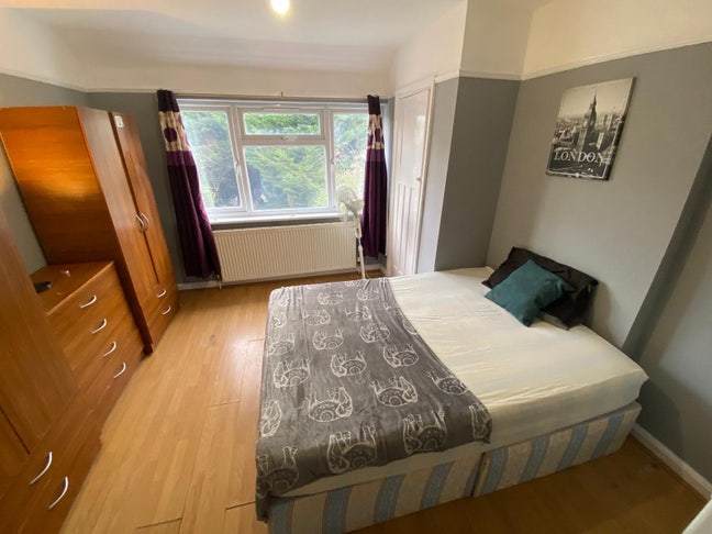 🏡✨ 2 Bedroom Flat to Let – Cricklewood Main Photo
