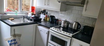 Double Bedroom in Friendly House with Friendly Cat Main Photo