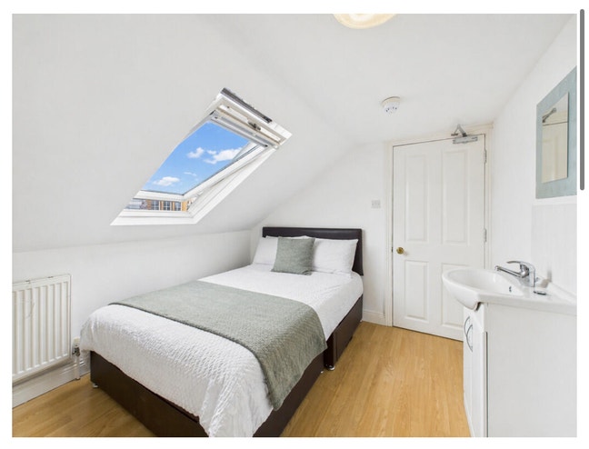 Double room in shared house Main Photo